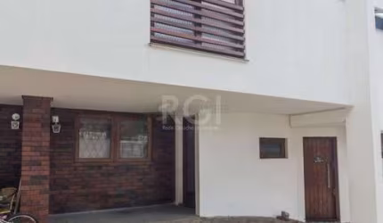 Casa em condomínio com 3 dormitórios, churrasqueira e 1 vaga de garagem no bairro Ipanema
