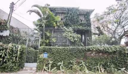 Casa para Venda - 250m², 4 dormitórios, 2 vagas - Petrópolis