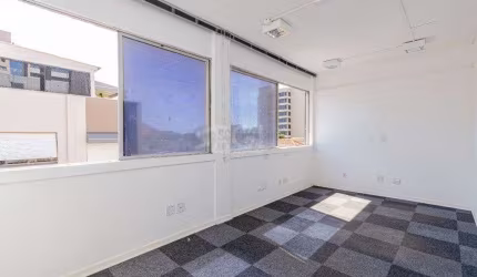 Conjunto/sala comercial de 45m², mobiliada e com 1 vaga de garagem no bairro Praia de Belas