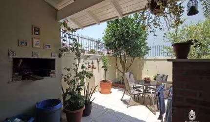Casa para Venda - 78m², 3 dormitórios, sendo 1 suites, 2 vagas - Guarujá