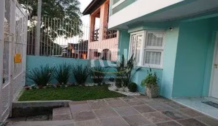 Casa em Porto Alegre, no bairro Espirito Santo, com 4 dormitório(s), e 4 banheiros, à venda.