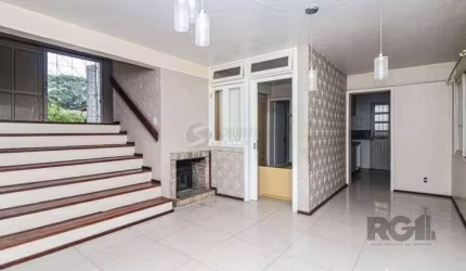 Excelente casa de 147m² com 3 dormitórios, 4 vagas e 1 piscina.