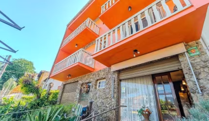 Prédio de 328m² - 4 dormitórios, 2 vagas no bairro Chácara das Pedras