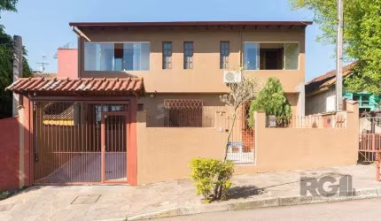 Casa de 4 quartos com 265m², no bairro Cavalhada