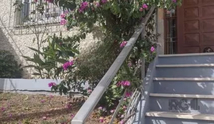 Casa de 2 dormitórios, bairro Vila Ipiranga