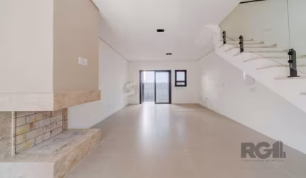 Casa de 3 dormitórios no bairro Hípica