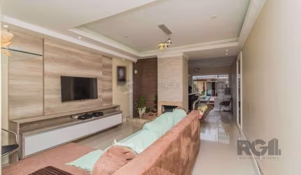 Casa de 3 dormitórios no bairro Guarujá