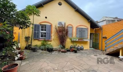 Casa 4 dormitórios no bairro Santa Tereza