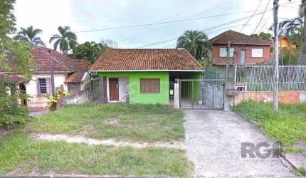 Casa com 161,25m², 3 dormitórios, 4 vagas no bairro Belém Novo