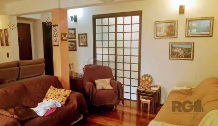 Casa com 3 dormitórios no bairro Tristeza