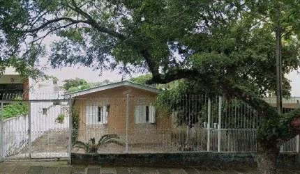 Casa de alvenaria, 03 dormitórios próximo a Av. Teresópolis