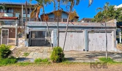 Casa em Porto Alegre, no bairro Tristeza, com 4 dormitório(s), à venda.