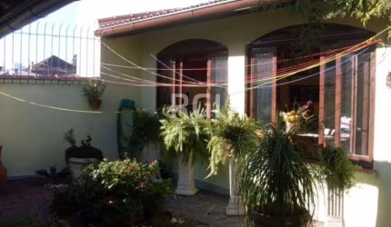 Casa para Venda - 200m², 4 dormitórios, sendo 1 suites, 4 vagas - Jardim Lindóia
