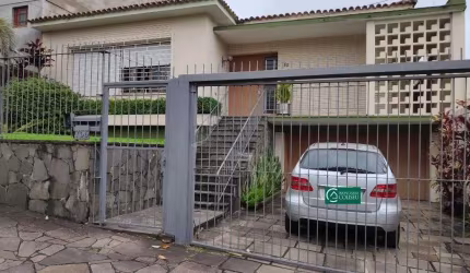Casa para Venda - 460m², 3 dormitórios, 3 vagas - Três Figueiras