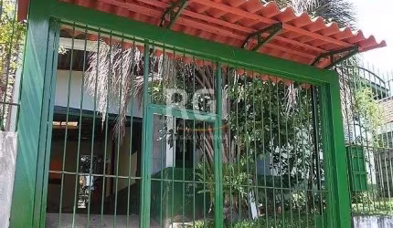 Casa para Venda - 110m², 4 dormitórios, sendo 1 suites, 2 vagas - Santo Inácio