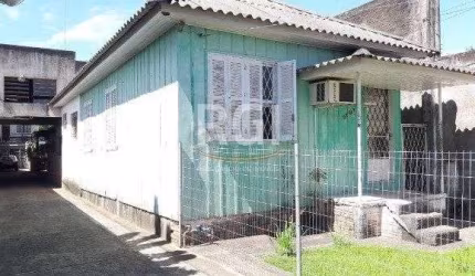 Casa para Venda - 500m², 3 dormitórios, 6 vagas - Tristeza