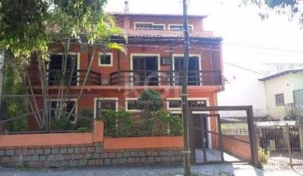 Casa para Venda - 220m², 4 dormitórios, sendo 1 suites, 2 vagas - Tristeza