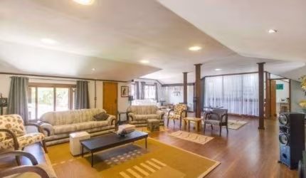 Casa para Venda - 300m², 4 dormitórios, sendo 1 suites, 8 vagas - Imperial Parque