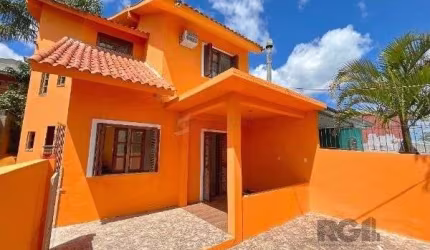 Casa para Venda - 144m², 2 dormitórios, 2 vagas - Lomba do Pinheiro