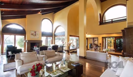 Casa para Venda - 645m², 4 dormitórios, sendo 4 suites, 11 vagas - Tristeza