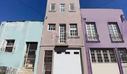 Casa para Venda - 154m², 2 dormitórios, sendo 1 suites, 2 vagas - Cidade Baixa