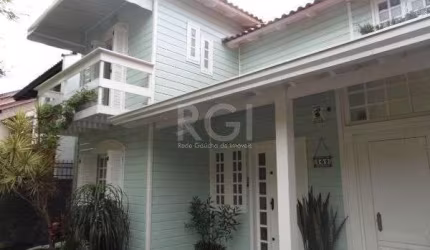 Sobrado para Venda - 208m², 3 dormitórios, sendo 1 suites, 4 vagas - Nonoai