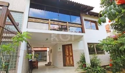 Casa em Porto Alegre, no bairro Hípica, com 3 dormitório(s), e 3 banheiros, à venda.