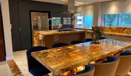 Apartamento em Porto Alegre, no bairro Petrópolis, com 3 dormitório(s), e 3 banheiros, à venda.