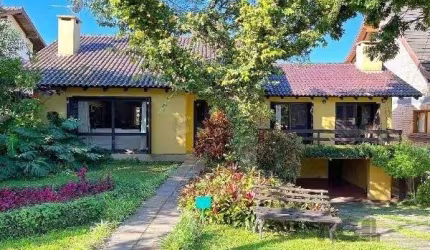 Casa Condominio em Porto Alegre, no bairro Cavalhada, com 4 dormitório(s), e 4 banheiros, à venda.