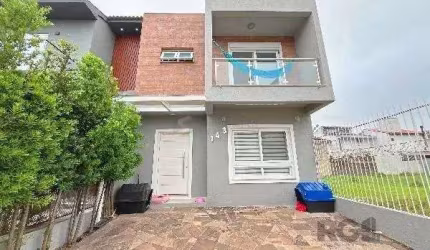 Casa em Porto Alegre, no bairro Hípica, com 3 dormitório(s), e 3 banheiros, à venda.