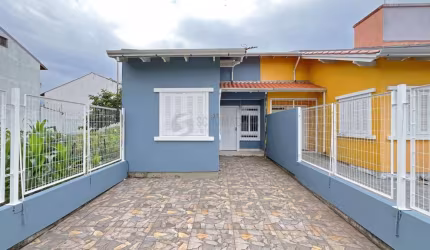 Casa em Porto Alegre, no bairro Hípica, com 2 dormitório(s), e 2 banheiros, à venda.