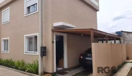 Casa em Porto Alegre, no bairro Ponta Grossa, com 2 dormitório(s), e 2 banheiros, à venda.