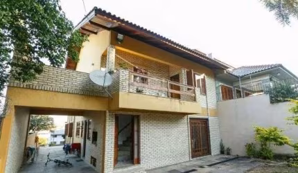 Casa em Porto Alegre, no bairro Cavalhada, com 5 dormitório(s), e 5 banheiros, à venda.