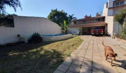 Casa em Porto Alegre, no bairro Espírito Santo, com 4 dormitório(s), e 4 banheiros, à venda.