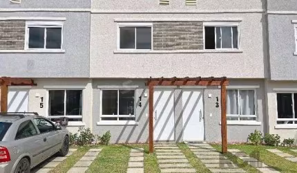 Casa em Porto Alegre, no bairro Vila Nova, com 2 dormitório(s), e 2 banheiros, à venda.