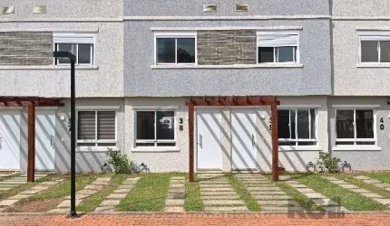 Casa em Porto Alegre, no bairro Vila Nova, com 2 dormitório(s), e 2 banheiros, à venda.