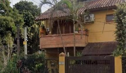 Casa Condominio em Porto Alegre, no bairro Guarujá, com 3 dormitório(s), e 3 banheiros, à venda.
