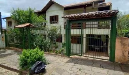 Casa em Porto Alegre, no bairro Nonoai, com 6 dormitório(s), e 6 banheiros, à venda.