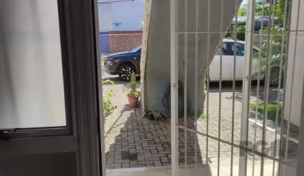 Apartamento térreo semi mobiliado, 2 dormitórios, 1 suíte, 1 vaga Bairro Vera Cruz
