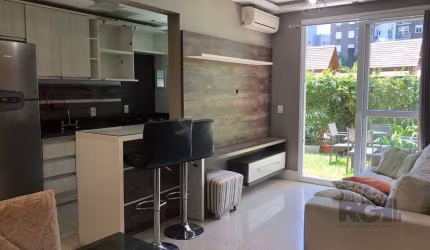 Apartamento com pátio 2 quartos (1 suites), churrasqueira e vaga. Infra completa