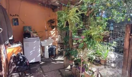 Casa de 2 dormitórios no bairro Cavalhada