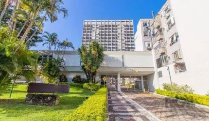 Apartamento com 3 dormitórios, sendo 1 suíte master, 1 vaga de garagem, no bairro Auxiliadora em Porto Alegre/RS.
