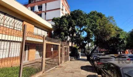 EXCELENTE CASA COMERCIAL NA RUA LIBERDADE PRÓXIMO GOETHE, ZAFARI E PARCÃO QUASE 304 m²