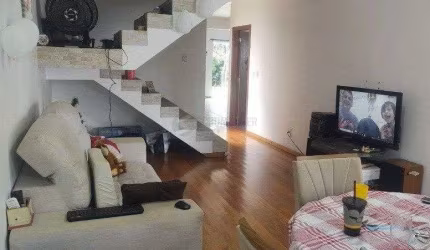 Excelente casa, 2 quartos, ampla com 120m² de área privativa e 296,30m² de área total no Passo das Pedras