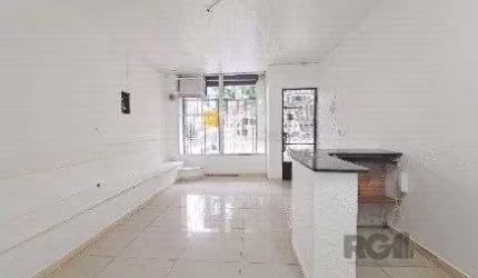 Loja Comercial na Rua Duque de Caxias - Centro Histórico, com 130,00m² privativos,