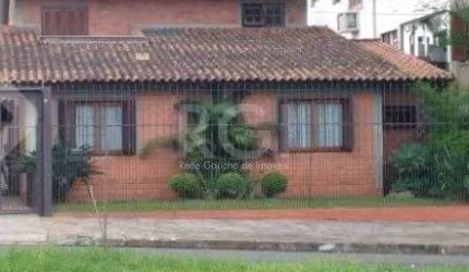 Casa para Venda - 220m², 3 dormitórios, sendo 1 suites, 2 vagas - Jardim Itu