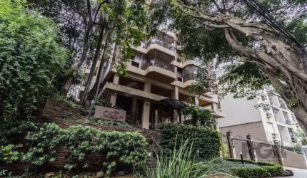 Apartamento de três quartos, suíte e duas vagas de garagem no bairro Mont Serrat em Porto Alere,