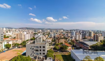 Apartamento de quatro quartos, suíte e duas vagas de garagem no bairro Rio Branco em Porto Alegre.
