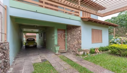 Casa para Venda - 180m², 3 dormitórios, sendo 1 suites, 2 vagas - Guarujá