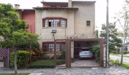 Casa para Venda - 180.3m², 3 dormitórios, sendo 1 suites, 3 vagas - Guarujá